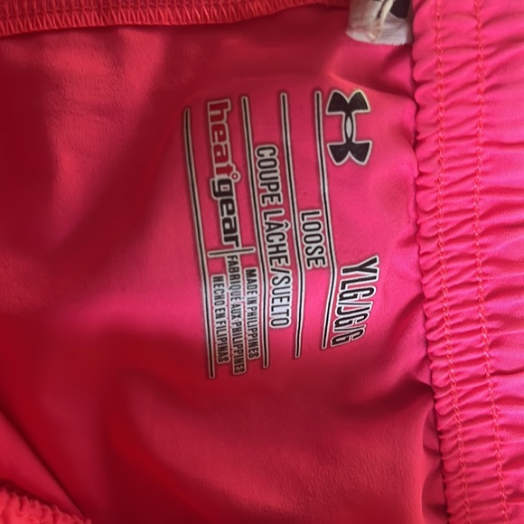 Bright pink under armoir sport shorts - Picture 2 of 2